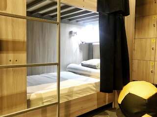 Хостелы Yellow Park Hostel Алматы Спальное место на двухъярусной кровати в общем номере для мужчин и женщин-8