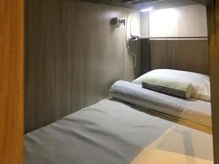 Хостелы Yellow Park Hostel Алматы Спальное место на двухъярусной кровати в общем номере для мужчин и женщин-9